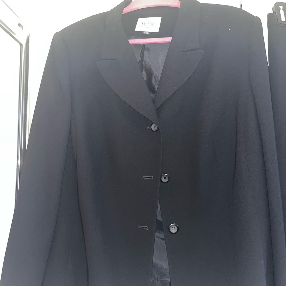 Le Suit Black Women's Blazer and skirt